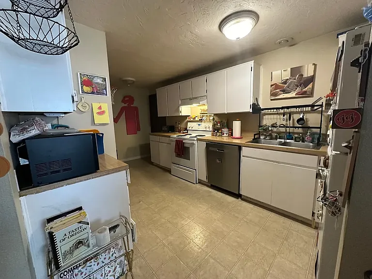 2042 NW Arthur Pl — Photo 6