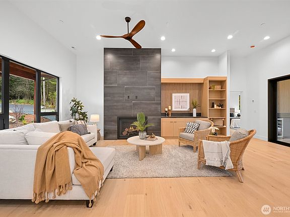 5th image of 166 Soundview Drive