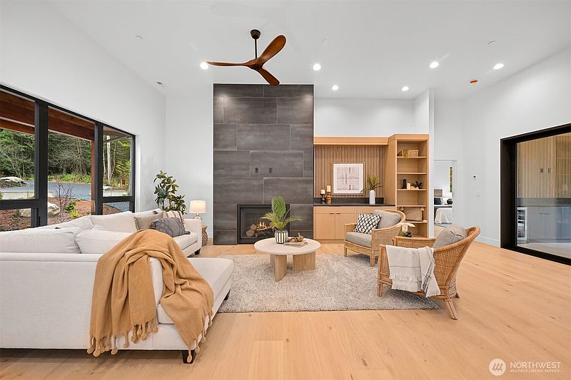 2nd image of 166 Soundview Drive