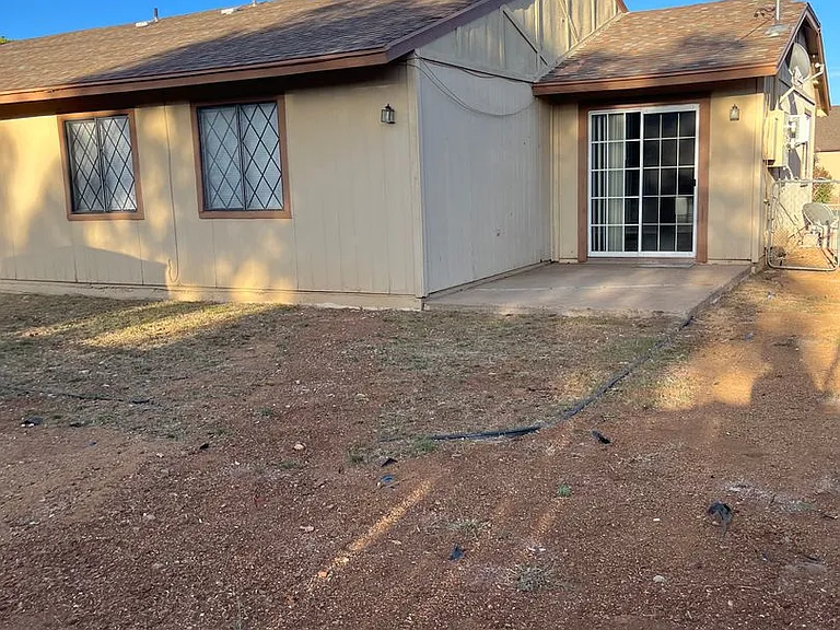 3028 N Corrine Dr — Photo 13