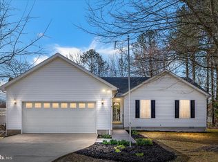 202 Meadow Ave, Colonial Beach, VA 22443