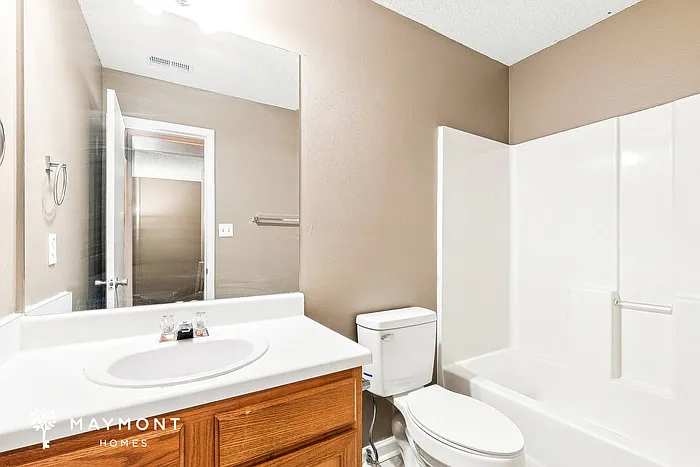 4203 Legacy Sq — Photo 9