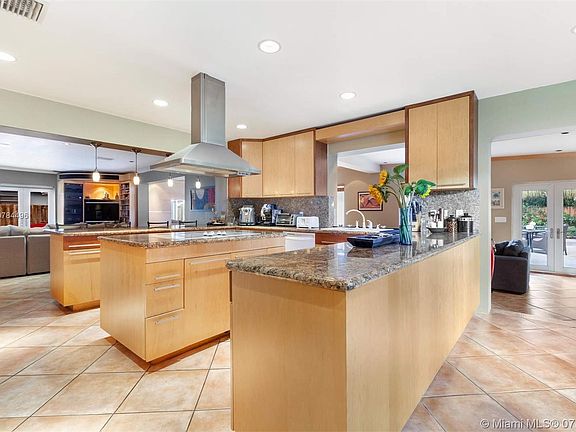 3rd image of 7853 SW 68th Ave