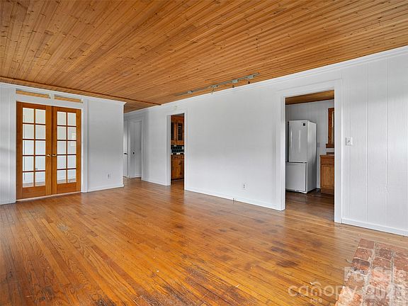 5th image of 1361 Soco Rd