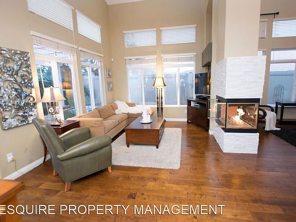 4th image of 653 Parrish Pl