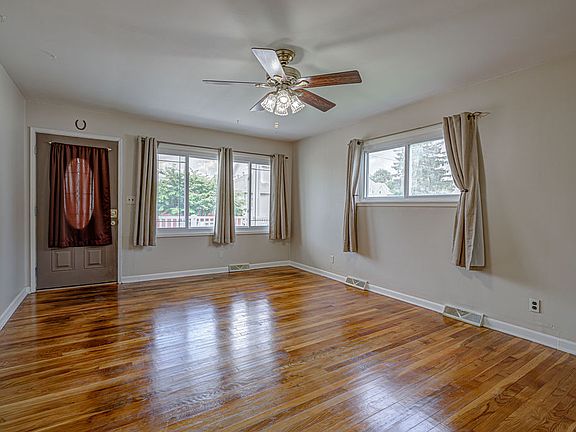 4th image of 219 E Monfort St