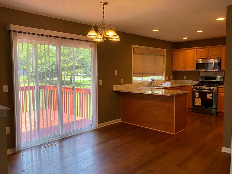 703 Maple Hill Ct SE — Photo 10