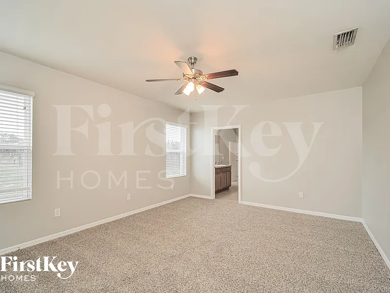 625 SW 25th Ter — Photo 10
