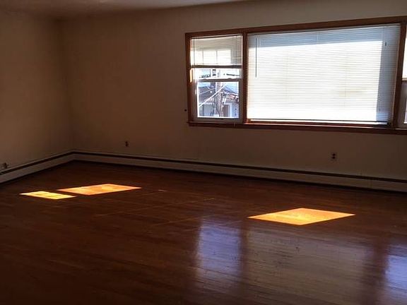 3rd image of 105 Gordon Ave