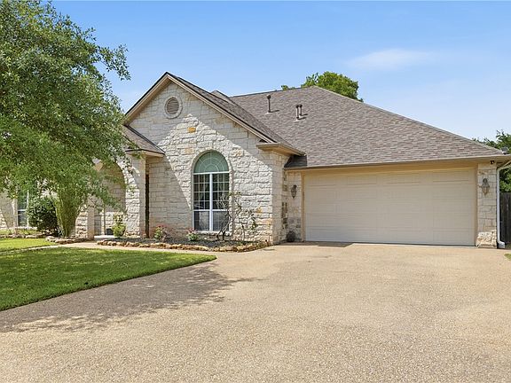 2nd image of 2116 Rockcliffe Loop