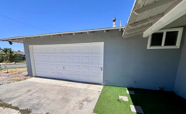 3 bed, 1.5 bath, 999 sqft, $3,000 — Photo 3