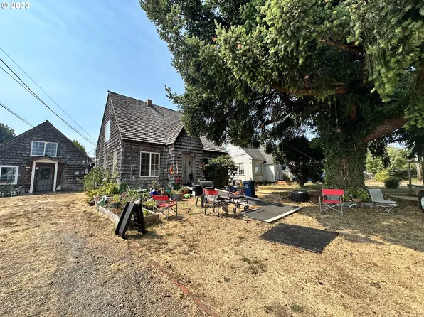 1121 N Knott St, Coquille, OR 97423
