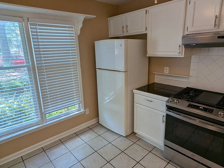 220 Saint Andrews Ln — Photo 3