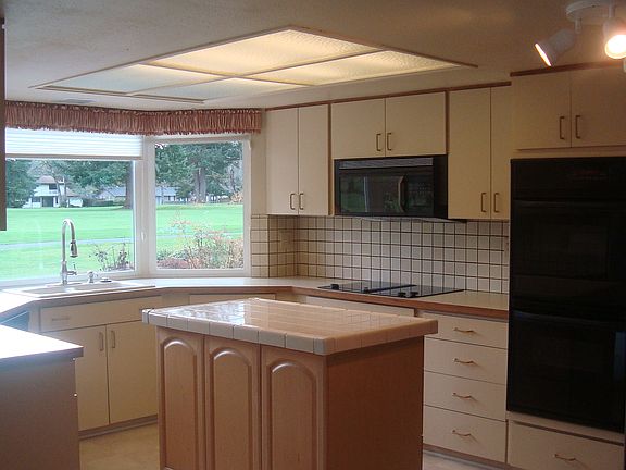 Kitchen with Island