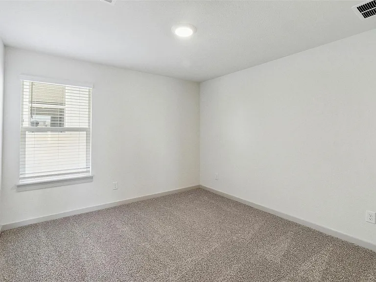 320 Fairfax Ave — Photo 21