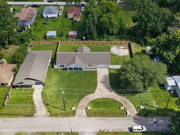 2nd image of 608 Hoo Hoo Ave