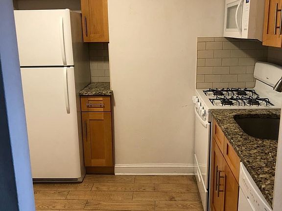 3rd image of 465 E 7th St APT 6M