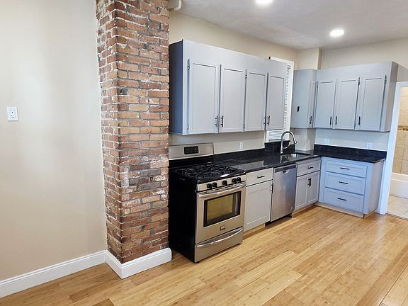2nd image of 233 Chelsea St #2