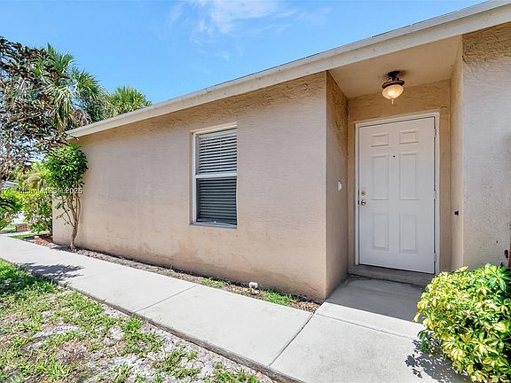 5th image of 6077 Azalea Cir
