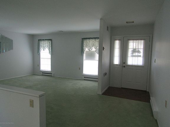 3rd image of 148 Buckingham Drive N