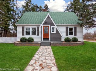 6284 Silver Lake Rd, Linden, MI 48451