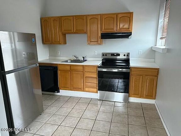 4th image of 27 W Front St APT C