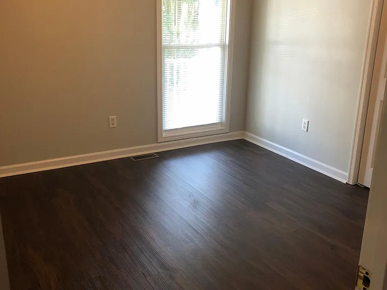 212 Ansley Dr — Photo 5
