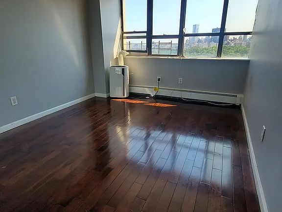 4th image of 301 Cathedral Pkwy #18G