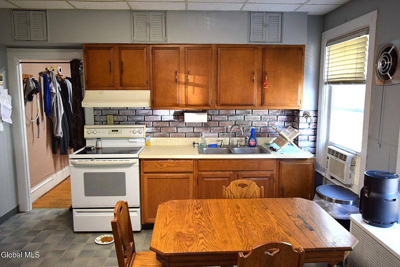 3rd image of 43 Continental Avenue