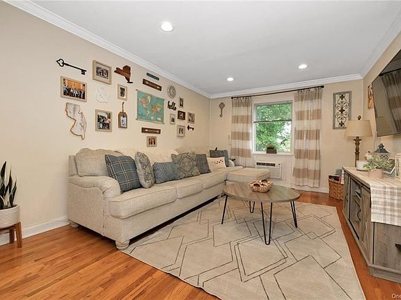 5th image of 11 Leewood Cir APT 4R