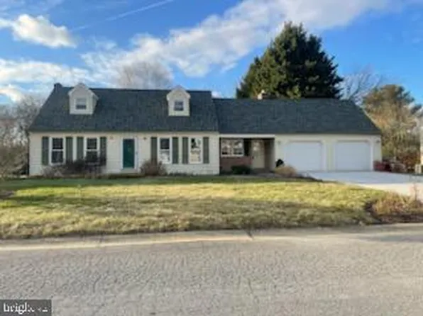 8 Carolyn Ct, Hockessin, DE 19707