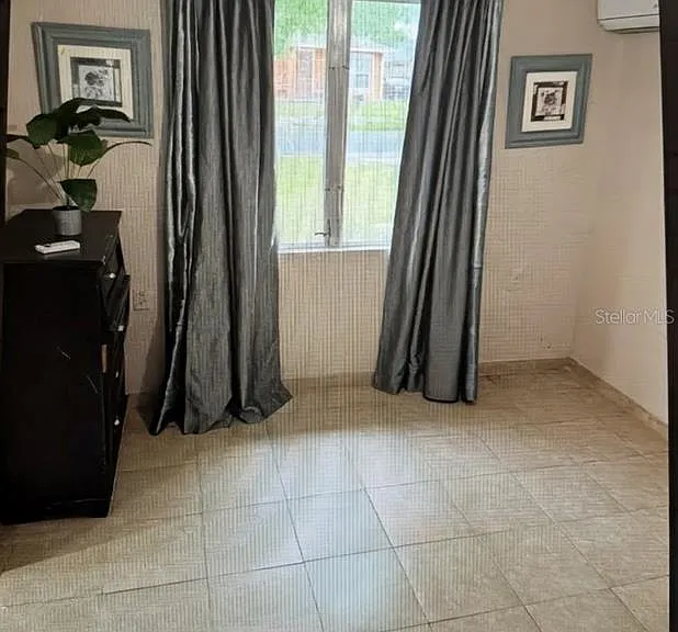 2725 Sample St — Photo 3