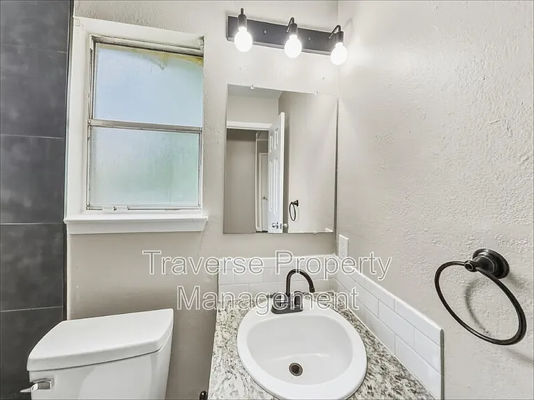 1215 Lowe St — Photo 20