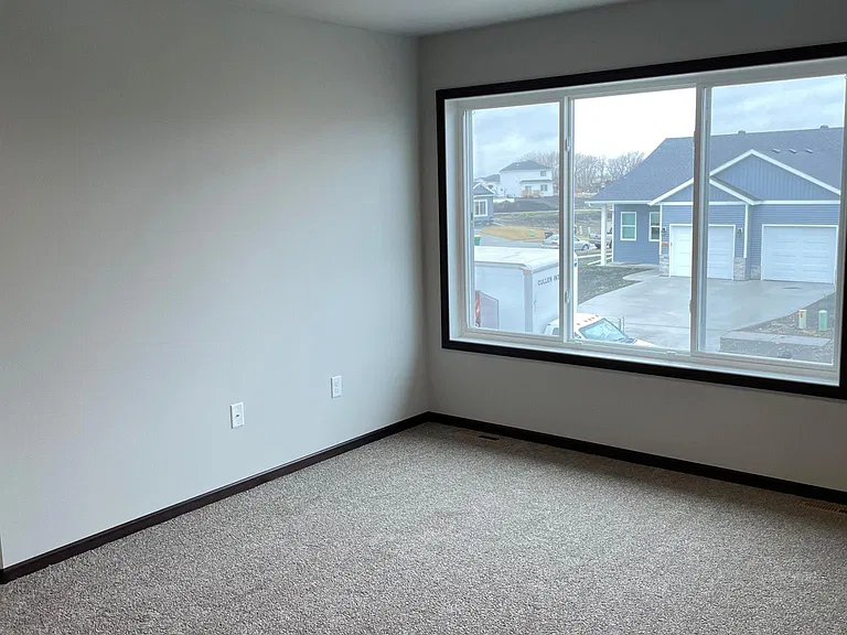 1066 Ashley Dr W — Photo 8