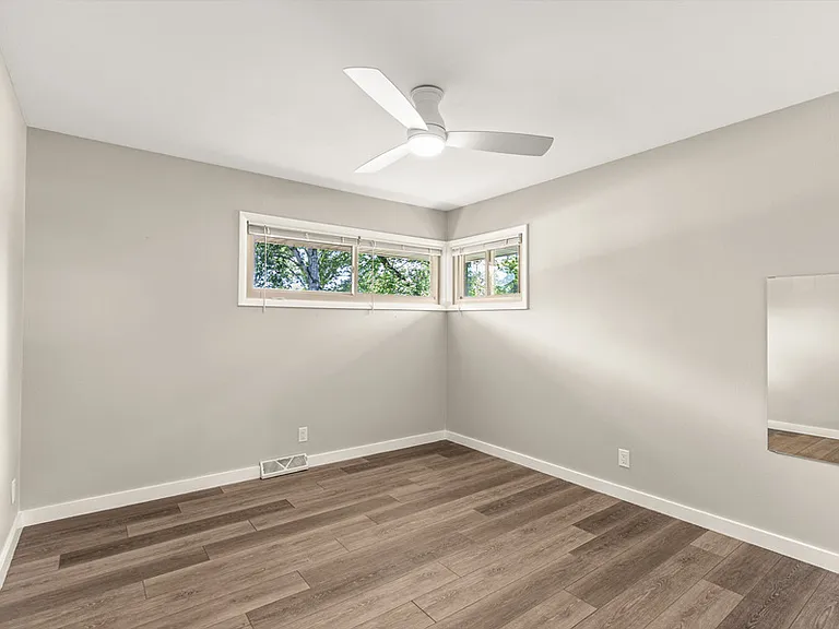 N58W18330 Juniper Ln — Photo 16