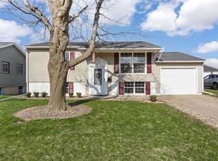 160 Belvedere Dr NW, Cedar Rapids, IA 52405