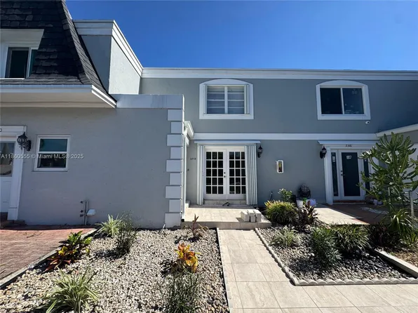 2318 NE 7th St #34, Hallandale Beach, FL 33009