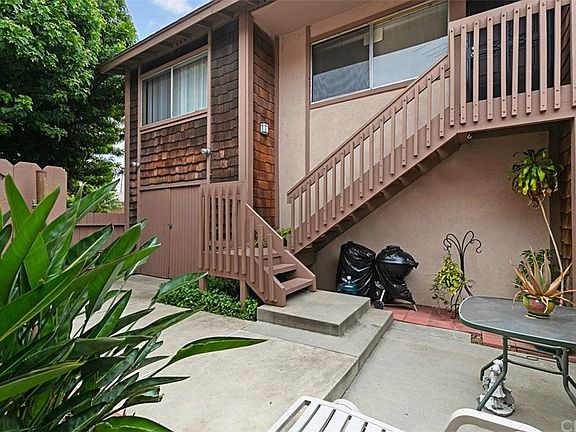 4th image of 1030A Cabrillo Park Dr APT A