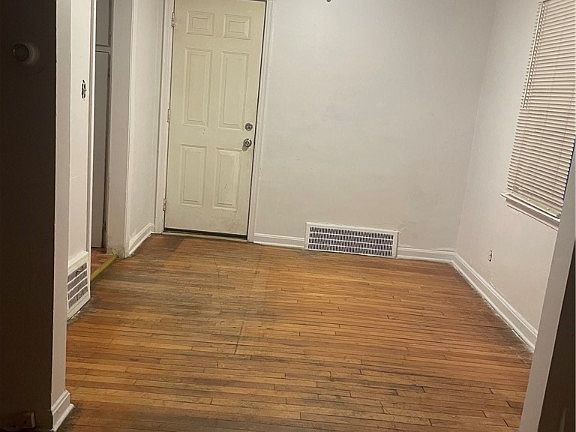 5th image of 16406 Eldamere Ave
