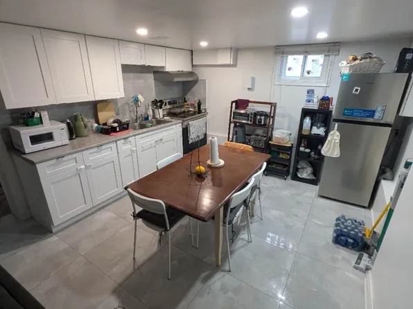 345 Centre St E #Basement, Richmond Hill, ON L4C 1B3