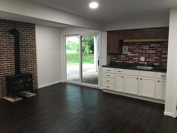 4th image of 601 Countryside Dr S