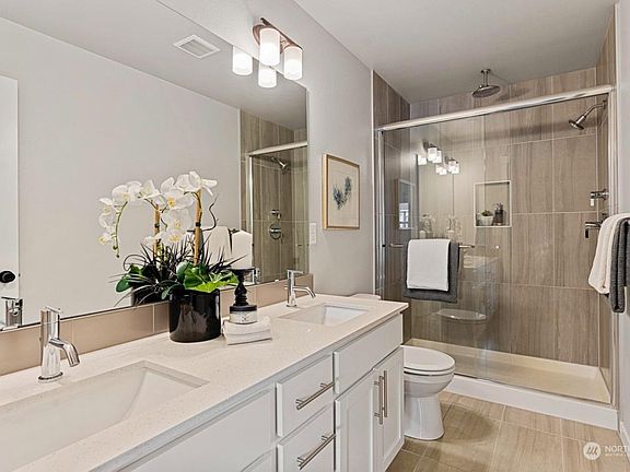 3rd image of 13717 Admiralty Way #F2