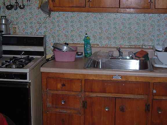 2nd image of 1021 A E 229th St