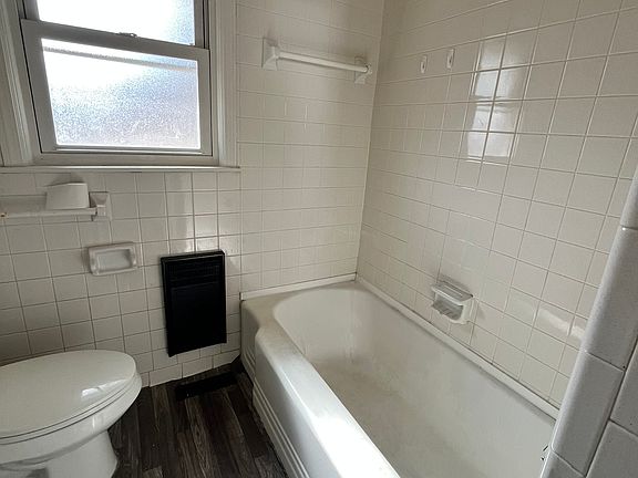 3rd image of 600 Glendale Pl