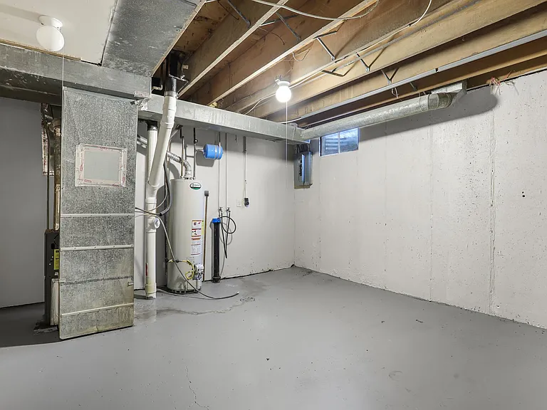Bermuda Heights Apartments — Photo 25
