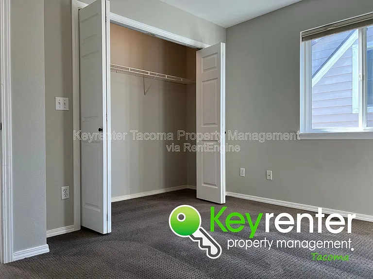628 N Steele St — Photo 15