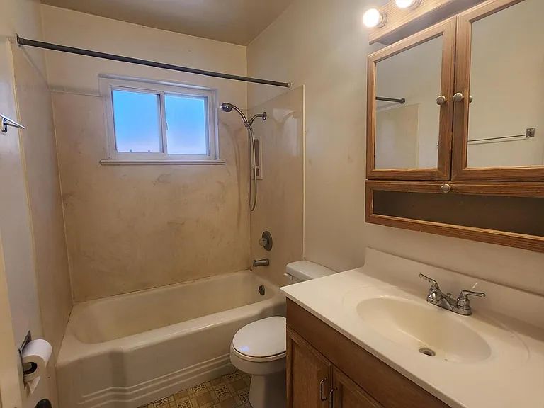 4019 Roma Ave NE — Photo 6