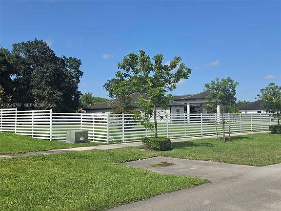 4th image of 17575 SW 280th St