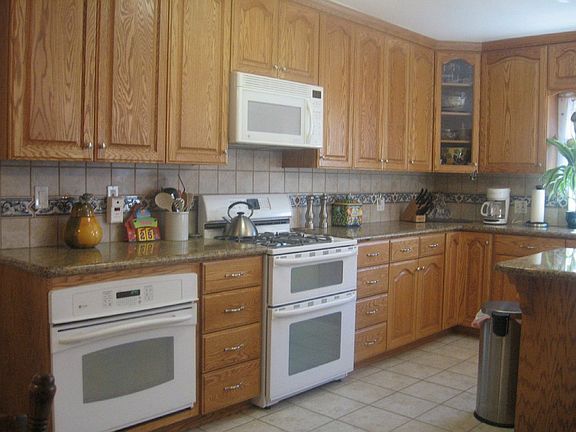 Remodeled Kitchen W/Convection Oven, Gas Oven/Range W/Warmer, Microwave Hood