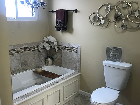 5th image of 2208 Buena Vista Dr